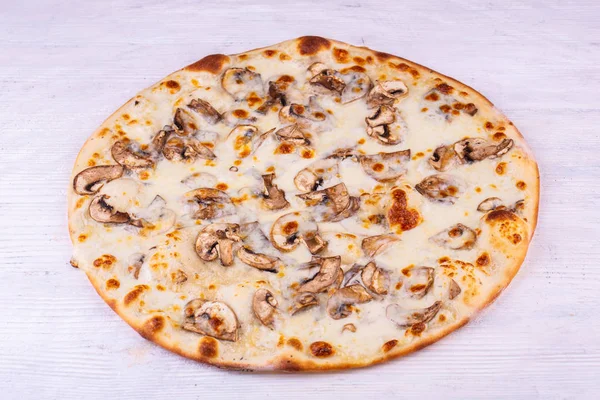 Champignons Pizza Kipfilet Romige Saus — Stockfoto