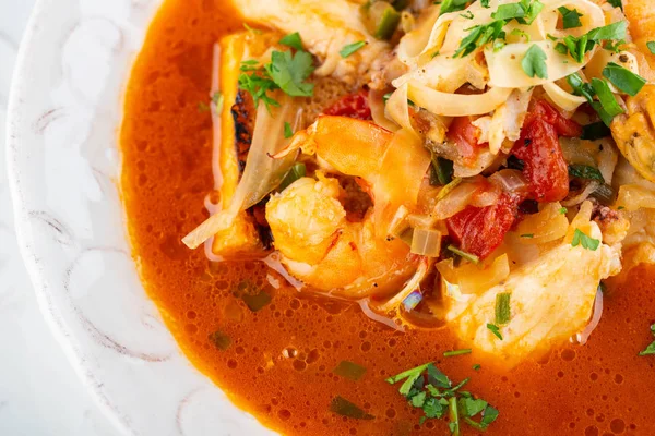 Sup Udang Fillet Ikan Dan Kerang Dalam Saus Tomat — Stok Foto