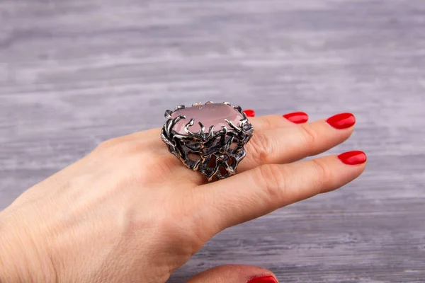 Ring Rose Quartz Hand — Stock Photo, Image