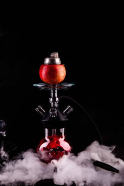 Buzlu cam şişede nar kaseli nar garnesi olan nar gone