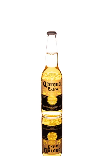 Moskwa Rosja 2020 Szklana Butelka Piwa Corona Białym Tle — Zdjęcie stockowe
