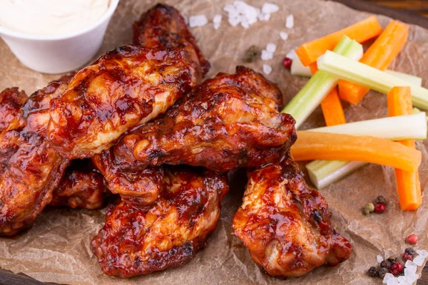 Chicken Wings Gegrillter Sauce Mit Frischem Gemüse — Stockfoto