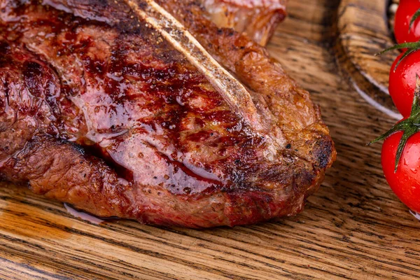 Жареное Мясо Кости Специями Помидорами — стоковое фото