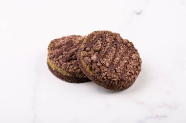 Fındık dolgulu şok eşleşmesi kurabiyeleri, çay ve tiinambur şurubu eşleşmesi