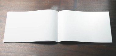 Boş sketchbook veya ahşap zemin üzerine çizmek için albüm. Mock-up için arka plan