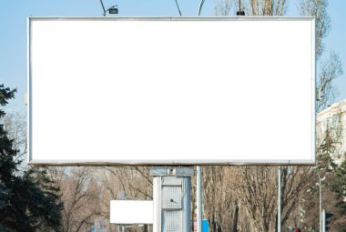 Eski boş yatay billboard. Mock-up için arka plan.