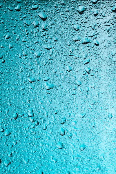 Βροχερό Παράθυρο Σταγόνες Στο Γυαλί Μπλε Φως Πίσω — Φωτογραφία Αρχείου