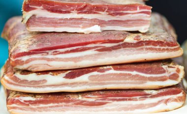 Kurutulmuş et yakın çekim füme. İştah açıcı doğal doku