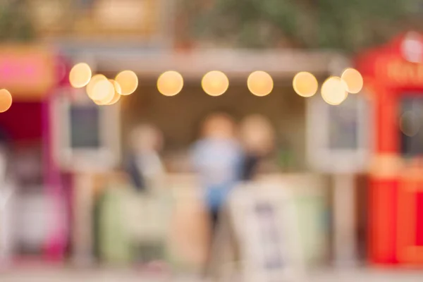 Verschwommene Fassade Mit Girlanden Festlich Verschwommener Hintergrund Natürliches Bokeh — Stockfoto