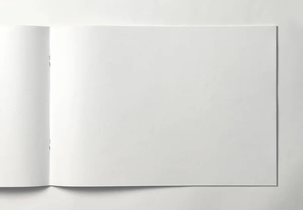 Hoja Vacía Cuaderno Bocetos Álbum Para Dibujar Sobre Fondo Blanco —  Fotos de Stock