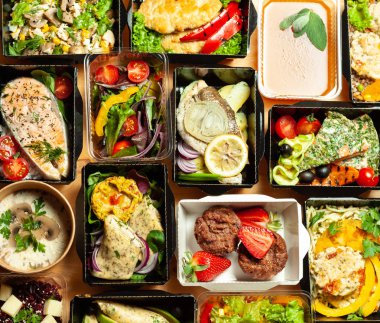 Çok lezzetli ve sağlıklı gıda ile karton kutu