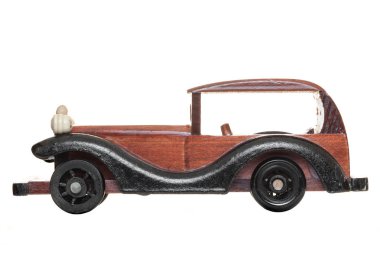 Arka plandan yalıtılmış bağbozumu ahşap oyuncak araba