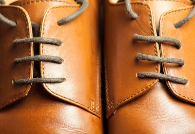 Vintage erkek deri ayakkabıları. Şık dantel yakın çekim