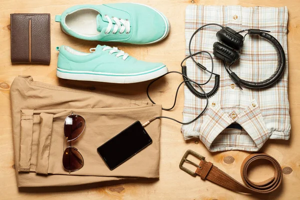 Modern yaratıcı erkek kıyafeti. İn gerekli için Gezgin, genel gider öğrenci.