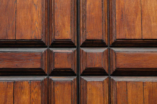 Antika ahşap arka plan. Eski oyma ahşap kapı