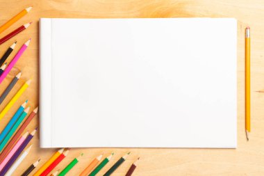 Sketchbook veya ahşap zemin üzerine çizmek için albüm boş sayfası.