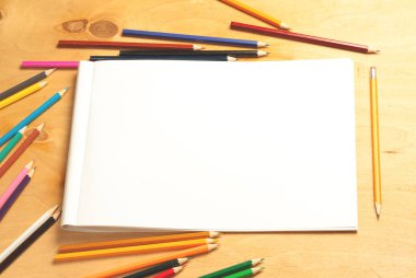 Sketchbook veya ahşap zemin üzerine çizmek için albüm boş sayfası.