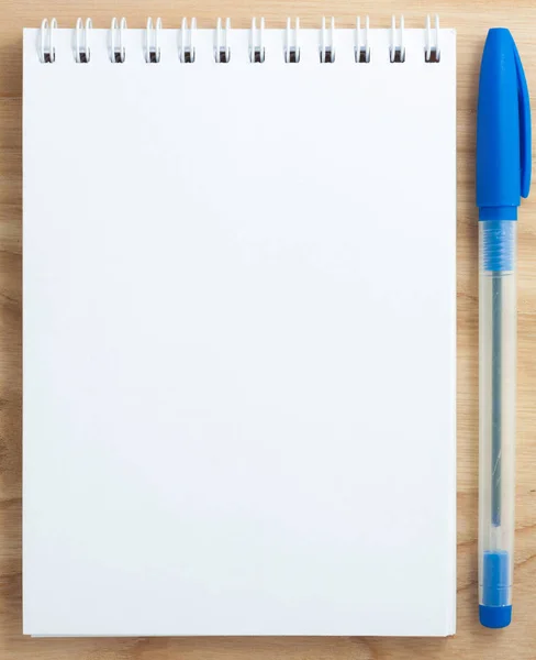 Vista Superior Del Cuaderno Blanco Espiral Abierto Con Lápiz Sobre — Foto de Stock