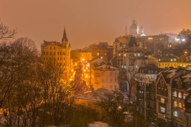 Andreevsky kökenli bir kış gecesi. Kiev, Ukrayna