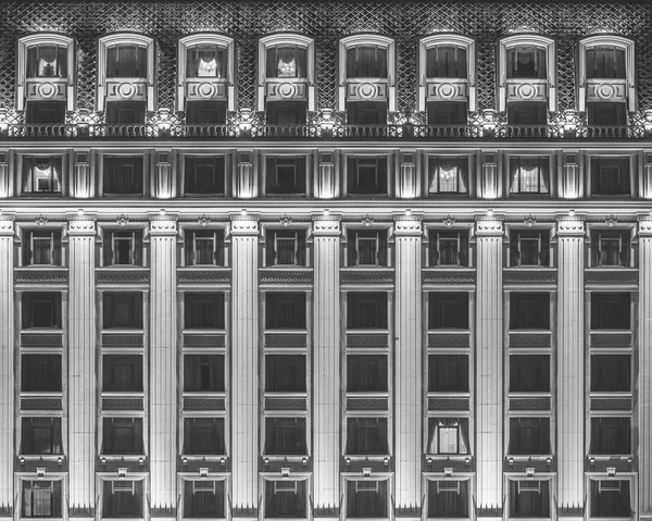 Façade Éclairée Hôtel Dans Style Pseudo Classique — Photo