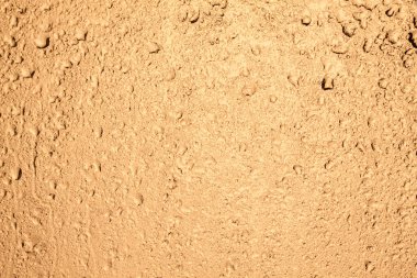 Yağmurlu pencere. Turuncu camına geri ışık çekiliyor