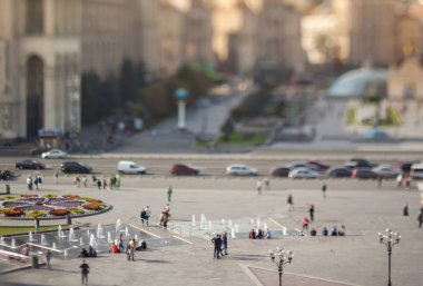 Bulanık tilt-shift cityscape. Kiev, Ukrayna, Maidan Nezalezhnosti (Bağımsızlık Meydanı).