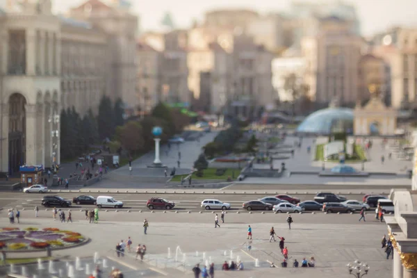 Bulanık tilt-shift cityscape. Kiev, Ukrayna, Maidan Nezalezhnosti (Bağımsızlık Meydanı).