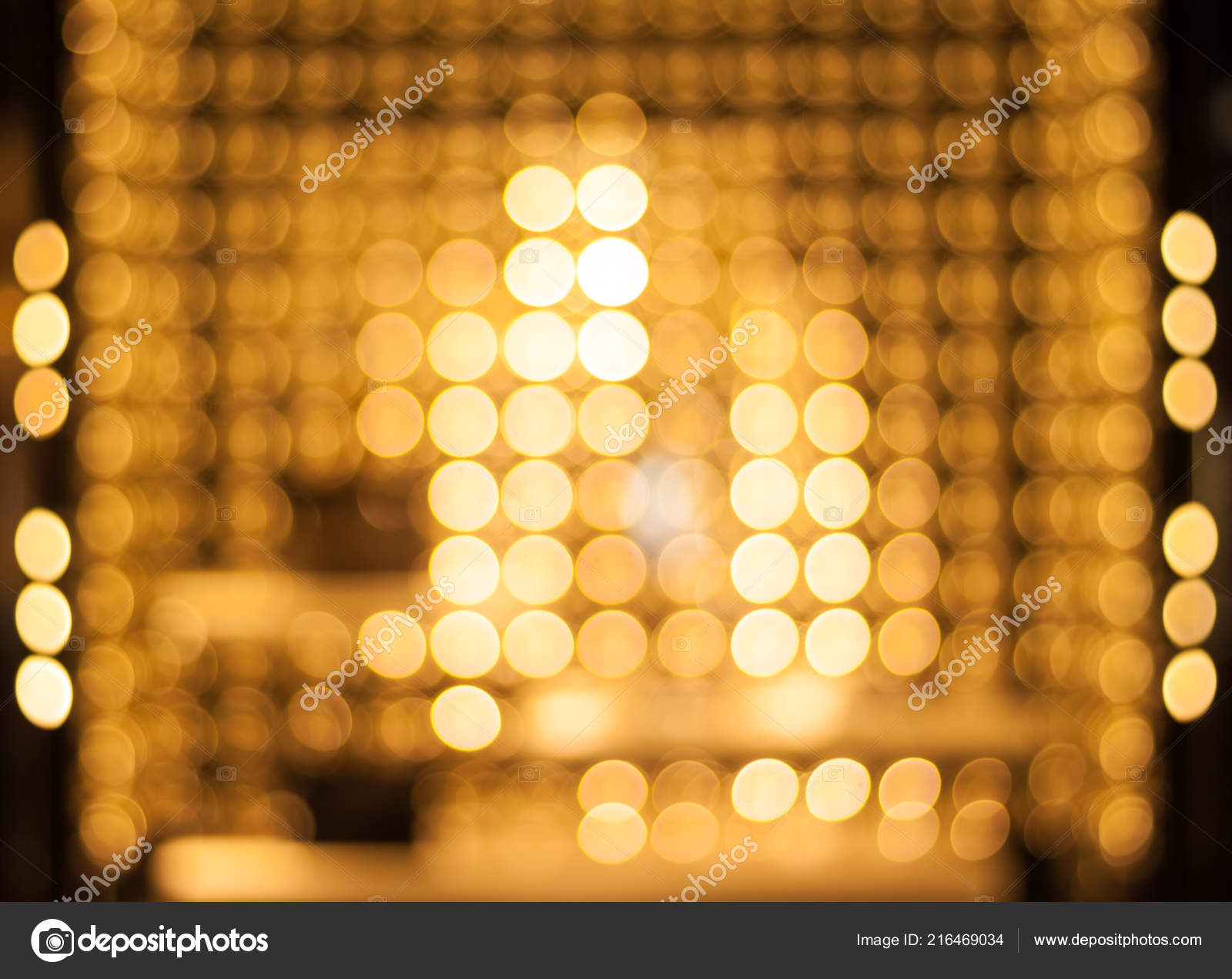 黄金の夜電球 光沢のある電球の抽象的な壁紙 ストック写真 C Inspired By The Light