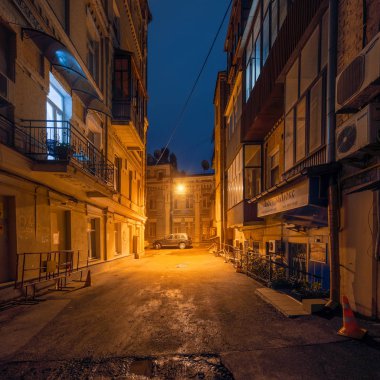 Eski şehrin arka sokaklarında.