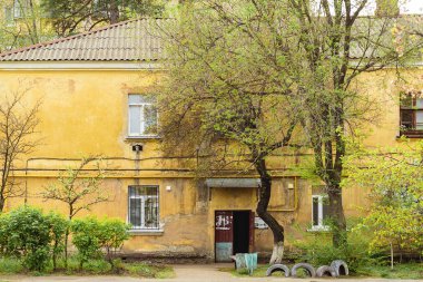 Eski sarı ev. Kiev Alman çeyrek.