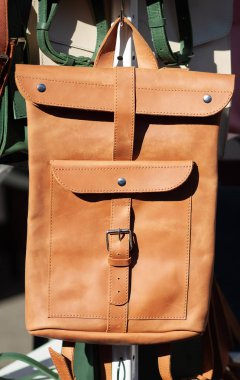 Deri çanta, el sanatları ürünleri Fuarı.