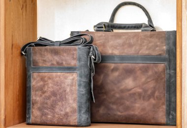 Deri çanta, el sanatları ürünleri Fuarı.