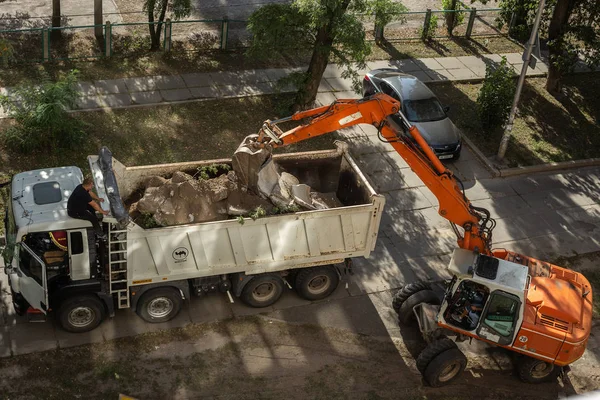 Kyiv Ukraine September 2018 Loading Old Concrete Structures Dump Truck — Stock Photo, Image