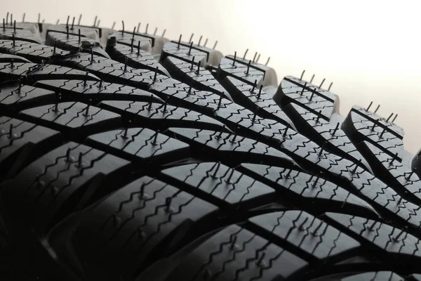 Yeni araba parçası yan görünüm lastik detaylı fotoğraf 