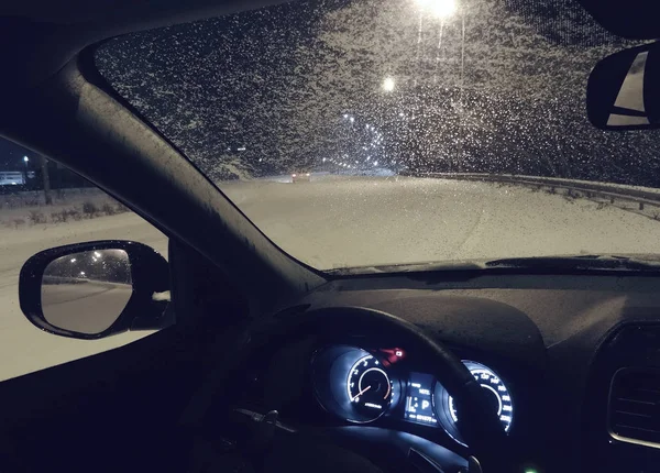 Safety Driving Car Frozen Windshield Stopped Roadside Night Snowfall — Stock Photo, Image