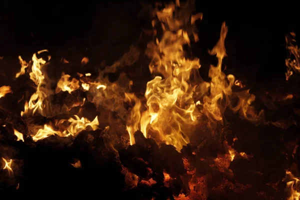 Обломки Отходов Сгоревшие Огне Ночью — стоковое фото