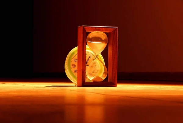 Alarm Clock Sandglass Ray Light — Stock Photo, Image