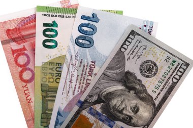 100 Türk lirası, 100 avro, 100 yuan ve 100 Amerikan doları.