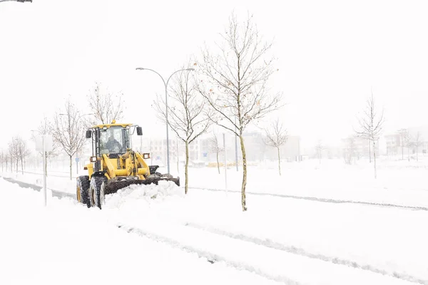 Snowplow Czyszczenia Street Mieście Pełnym Śniegu Zimie — Zdjęcie stockowe