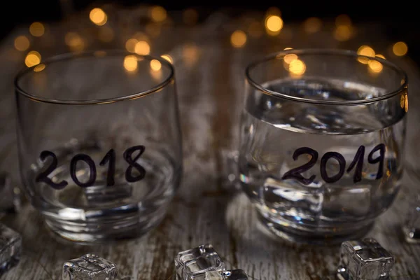 Almost Empty Glass Year 2018 Another Full New Year 2019 — Stock Photo, Image