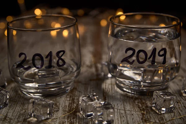 Almost Empty Glass Year 2018 Another Full New Year 2019 — Stock Photo, Image