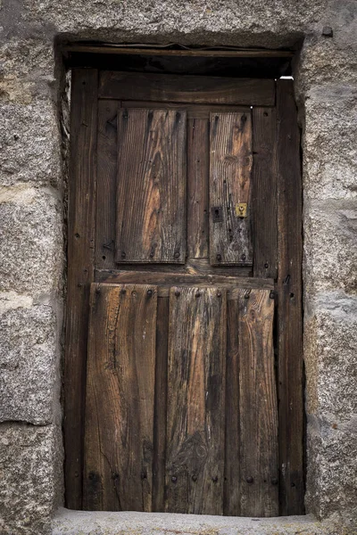 Porta Exterior Madeira Marrom Velha Uma Casa Com Sua Fechadura — Fotografia de Stock
