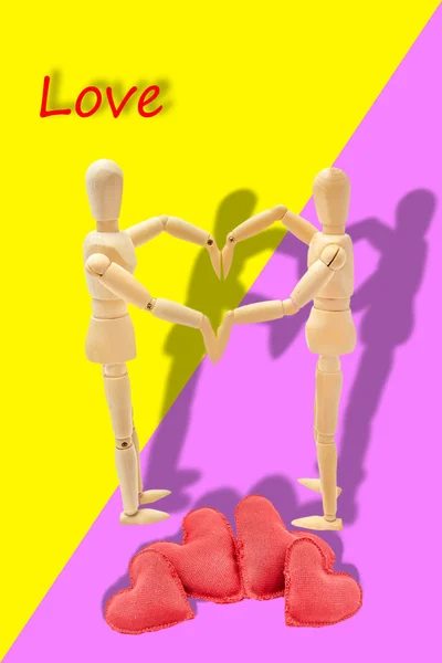 恋爱中的夫妻用她的手臂形成一颗心 — 图库照片