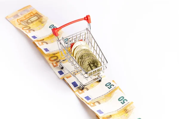 Bitcoin Guldmynt Kundvagn Några Euro Räkningar — Stockfoto