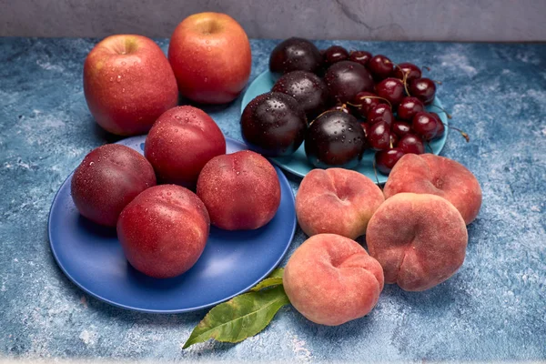 Blick auf Sorte roter Früchte — Stockfoto