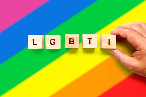 Persoon Die Het Woord Lgbti Vormt Met Hout Een Achtergrond — Stockfoto