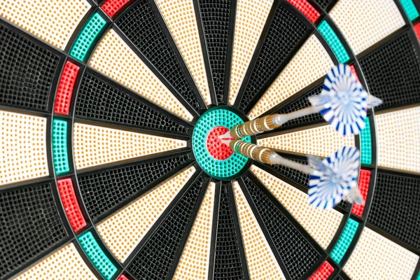 Дві Стріли Центрі Dart Board Концепція Успіху Бізнесу Спорту — стокове фото