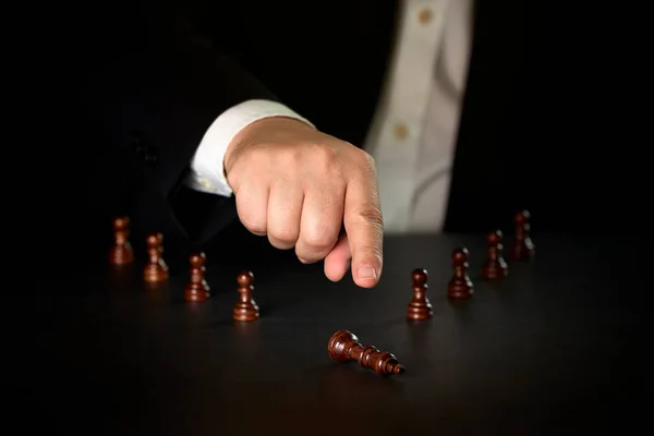 Mão Homem Negócios Movendo Figura Xadrez Competição Jogo Sucesso Conceito — Fotografia de Stock