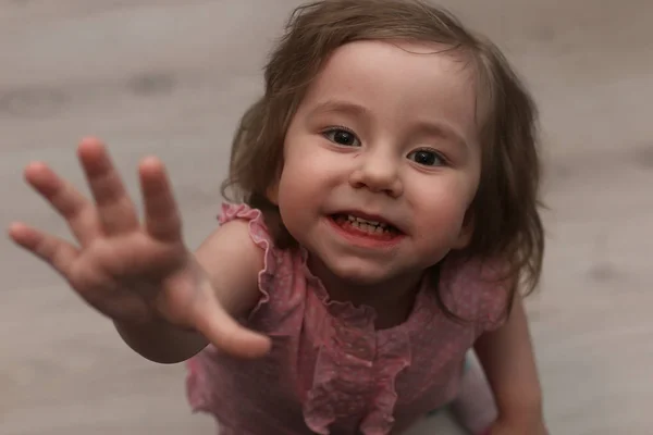 Young kid playing on a floor in a room — Stock Photo, Image