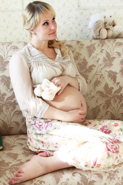 Beautiful girl pregnant blonde — Stock Photo, Image